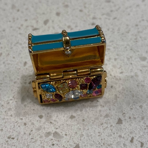 Disney Couture Peter Pan Treasure Ring - Picture 2 of 7